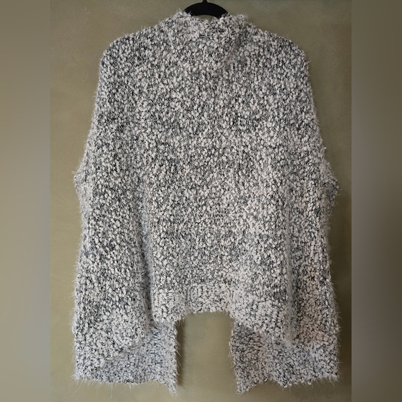 Pink Martini | Elegant Gray Women's Cardigan, Size XS (Oversized) - Picture 3 of 7